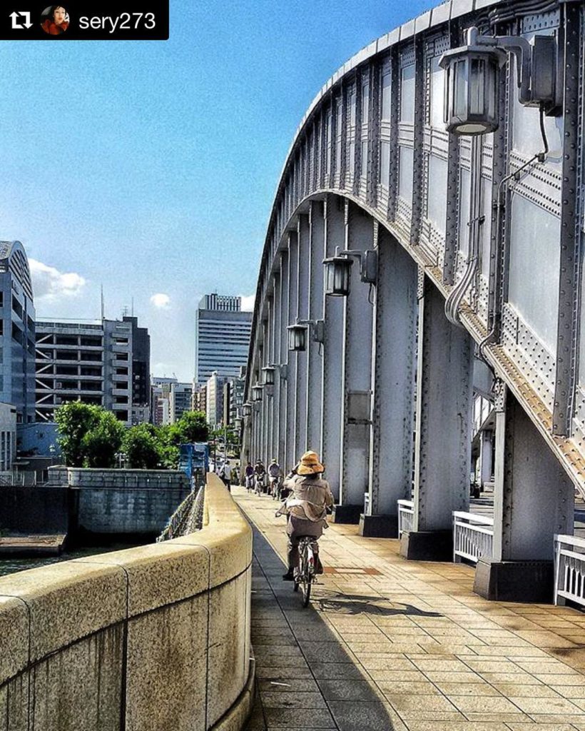 @Japan Travel: Rainbow Bridge at Tokyo BayIt goes to Odiaba, a man-made island in Tokyo, easily…