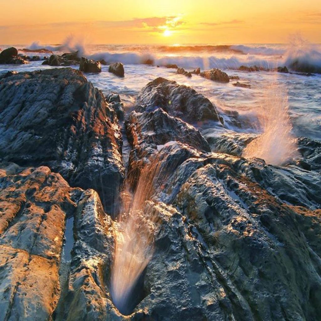 @Japan Travel: #Repost @damonbayphotography thanks for the tag: @japantravelcom ・・・
Blow holes…