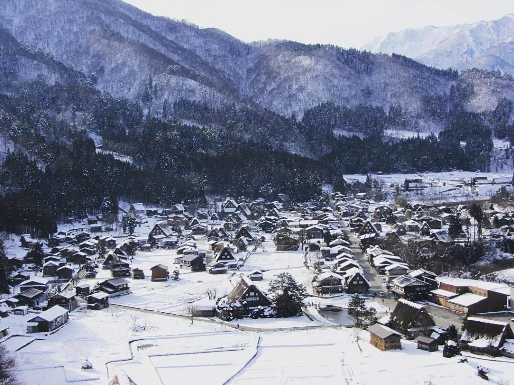 @Visit Japan: The steep roofs of Shirakawago’s farmhouses were designed to withstand large amo…