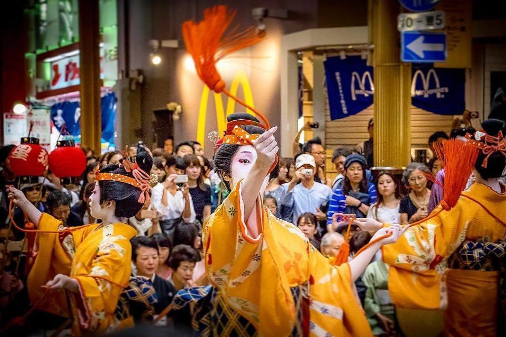 @Visit Japan: Nagasaki Kunchi Festival
Location: Nagasaki, Japan
Photo by @pika1020
. 
We intr…