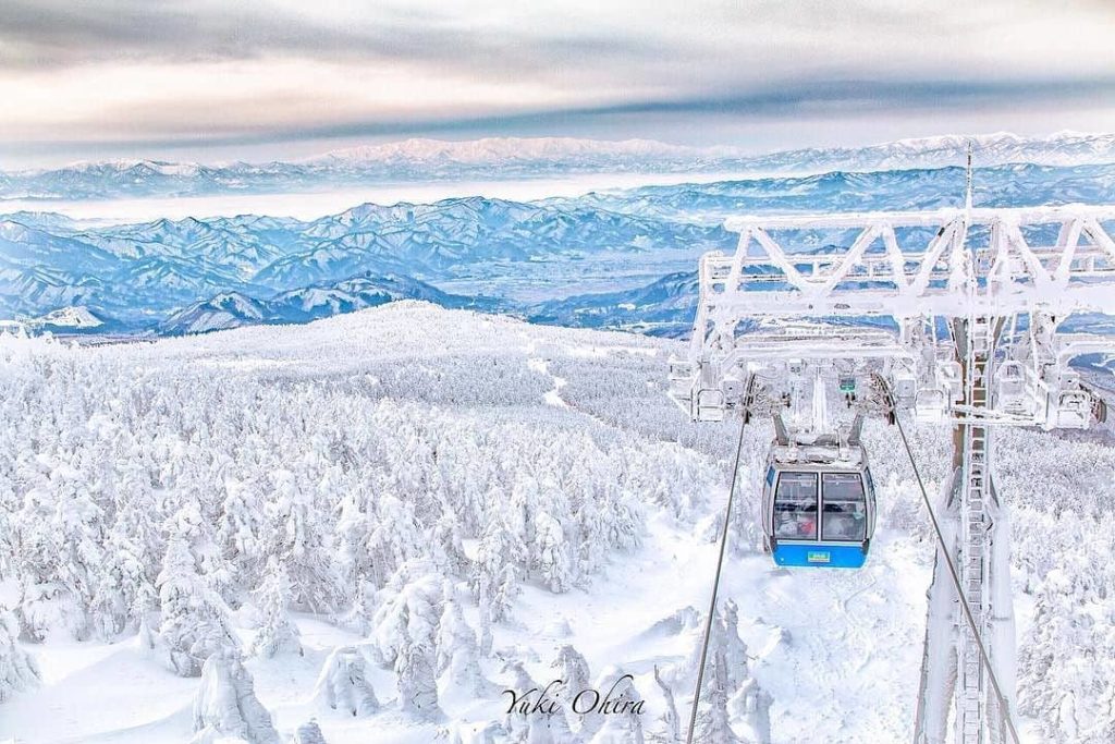@Visit Japan: From Jizo-Sancho-Station of Zao Ropeway, you have a spectacular panoramic view o…
