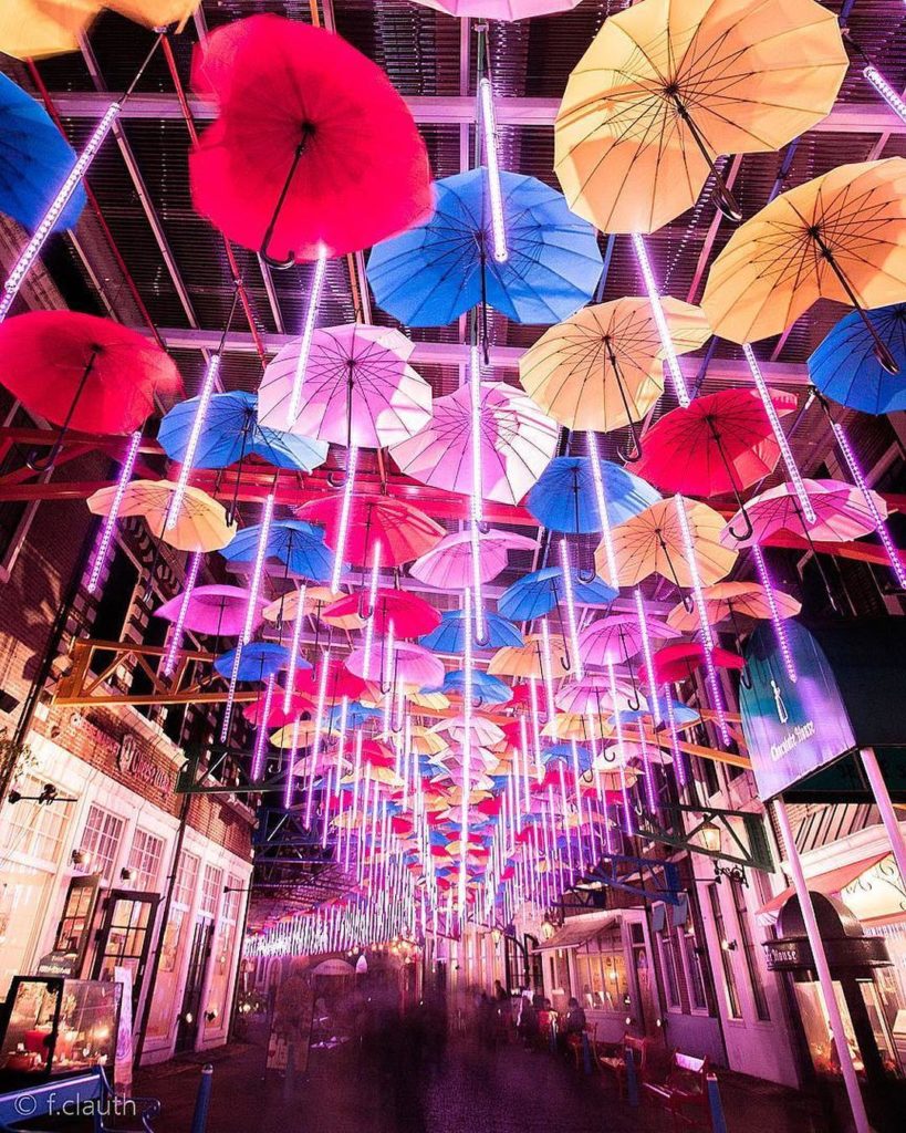 @Visit Japan: Umbrella Street, Huis Ten Bosch
Location: #Sasebo #Nagasaki
Photo by @f.clauth
….