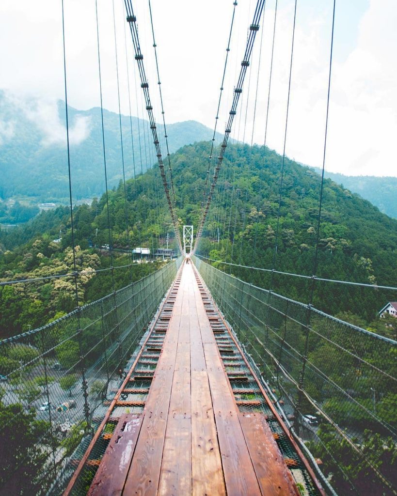 @Visit Japan: “Tanize-no-Tsuribashi (Suspension Bridge of Tanize)” connects the idyllic hamlet…