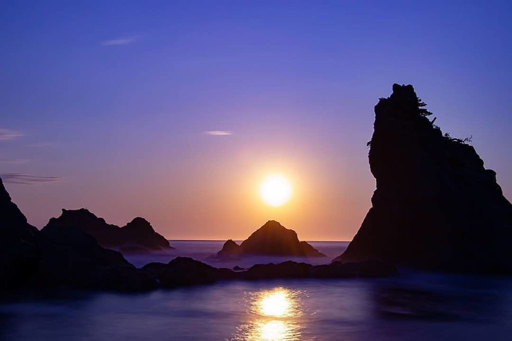 @Visit Japan: This glorious #sunrise over Jodogahama #Beach in Miyako is definitely a must see…