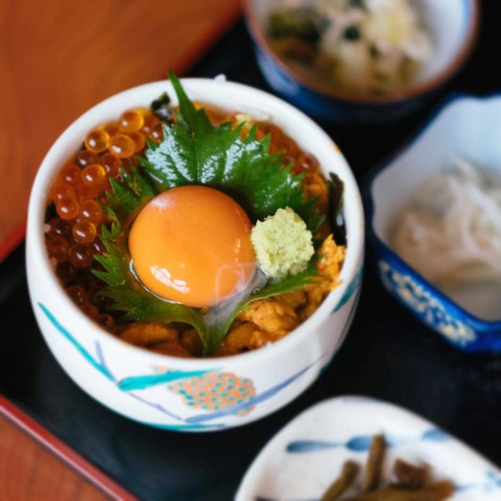 @Visit Japan: This seafood rice bowl called #uniikuradon topped with sea urchin, salmon caviar…