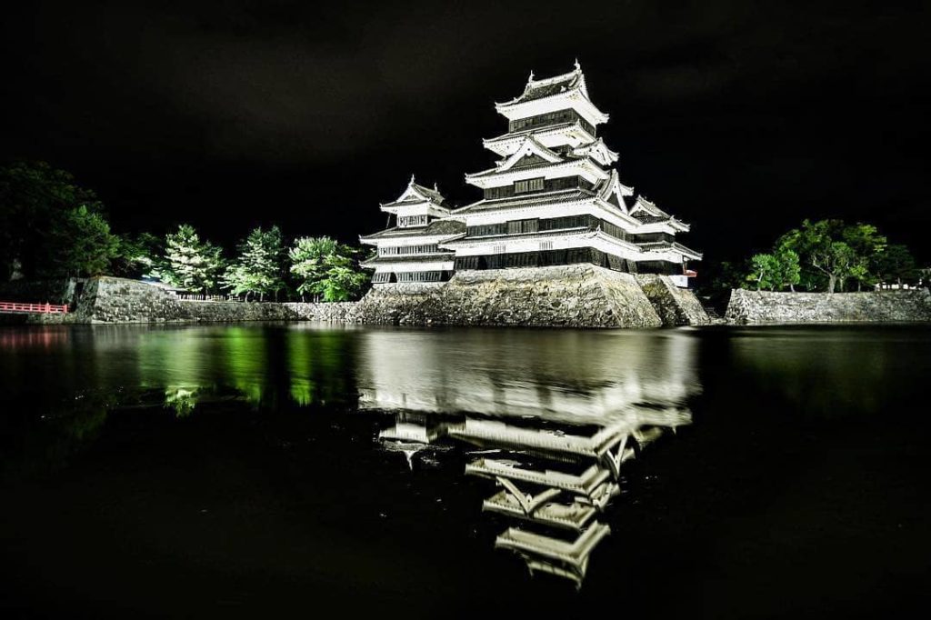 @Visit Japan: The splendor of Matsumoto Castle stands out in the dark of the night. Built in l…