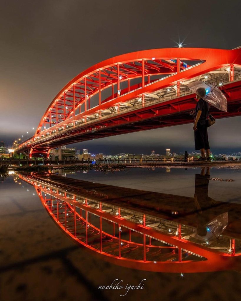 @Visit Japan: This incredible reflection of the Kobe-ohashi Bridge was captured after an eveni…