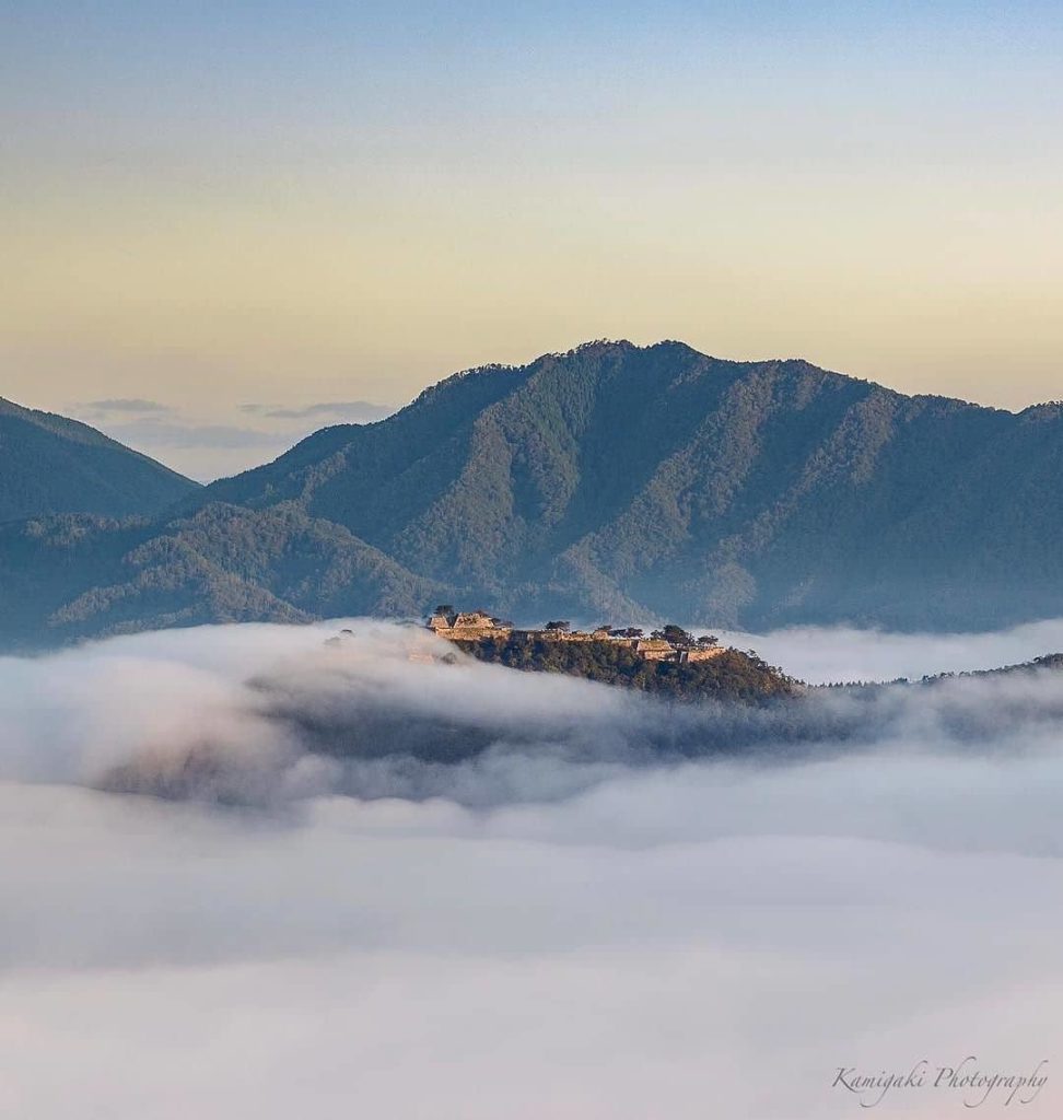 @Visit Japan: Catch this magical view of Japan’s Machu Picchu! This breathtaking cloud inversi…