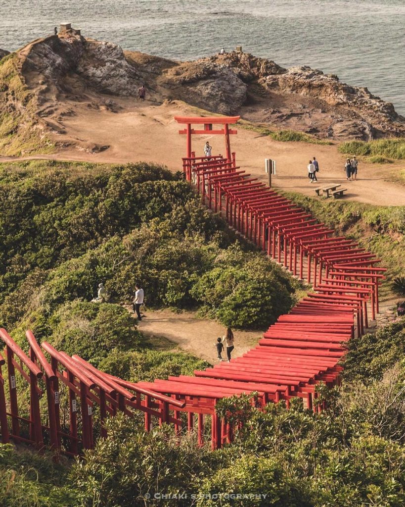 @Visit Japan: Follow down the path under the rows of vermilion #torii gates of #MotonosumiInar…