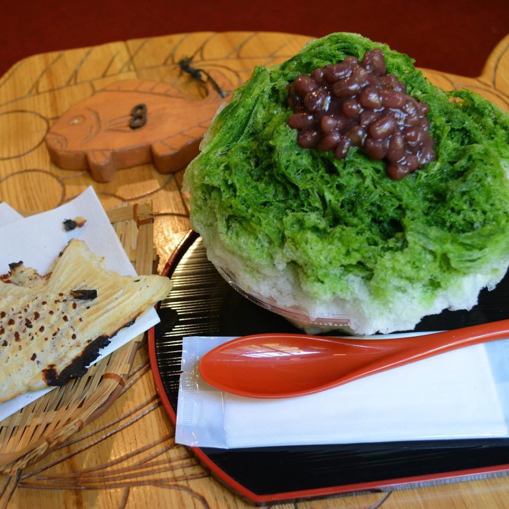 @The Japan Times: Osaka’s Naniwa cafe is famous for its summertime treats, including “ujikintoki” …