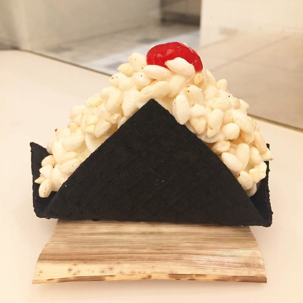 @The Japan Times: #Repost by Mio Yamada @nomadcat_mio
・・・
So good! Dominique Ansel Bakery special …