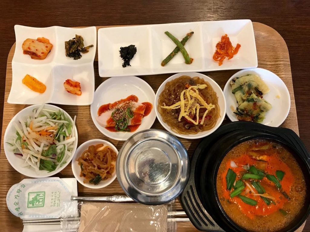 @The Japan Times: Kimchi no Mizuno is a family enterprise and three generations ferry dishes betwe…