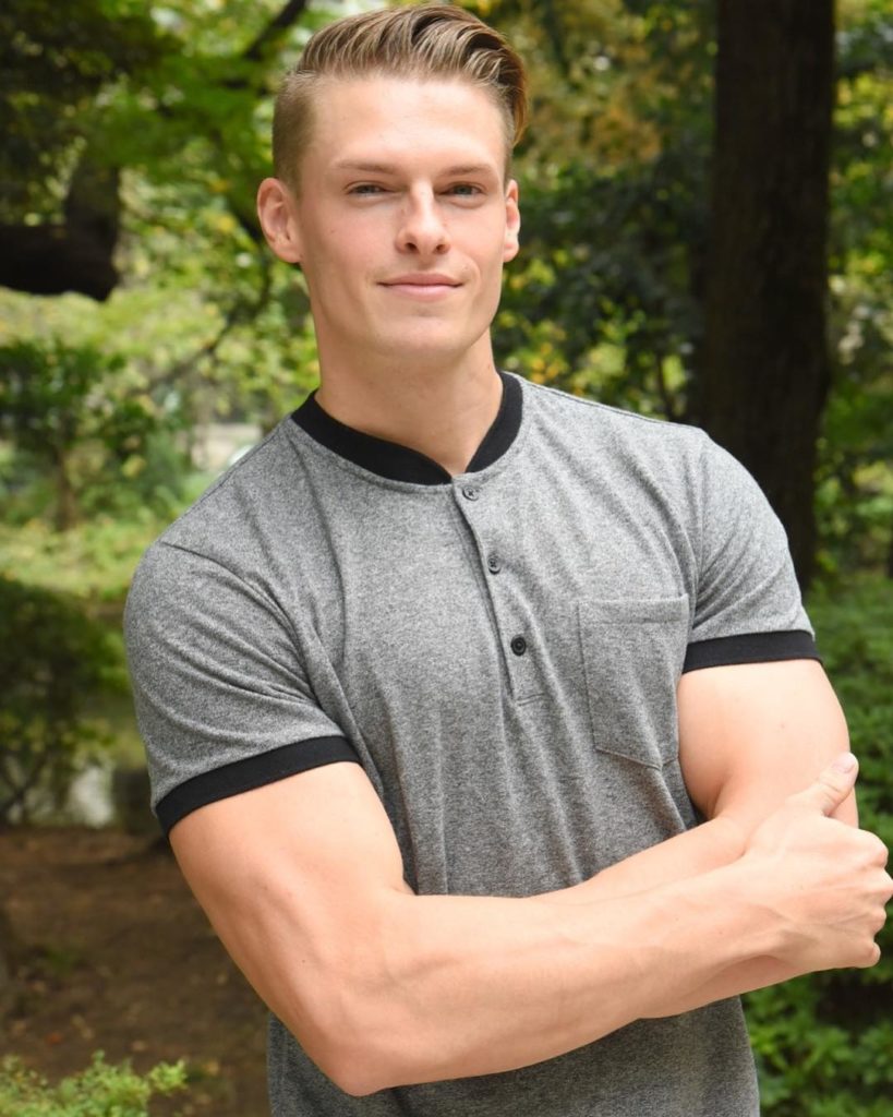 @The Japan Times: Who’s that hunk of blond beefcake crunching his abs on NHK’s workout program “Mi…