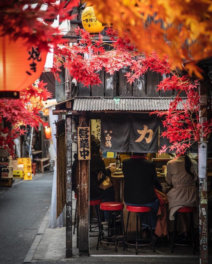 @Japan Travel: Apart from smoke, you can actually see Omoide Yokocho draped in autumn leaves! H…