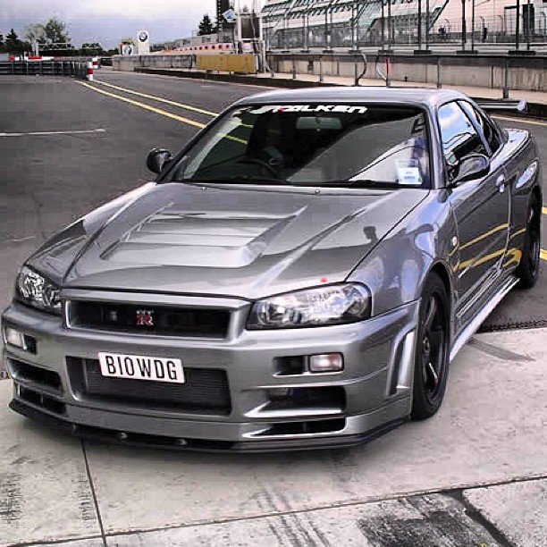 nissan skyline grey