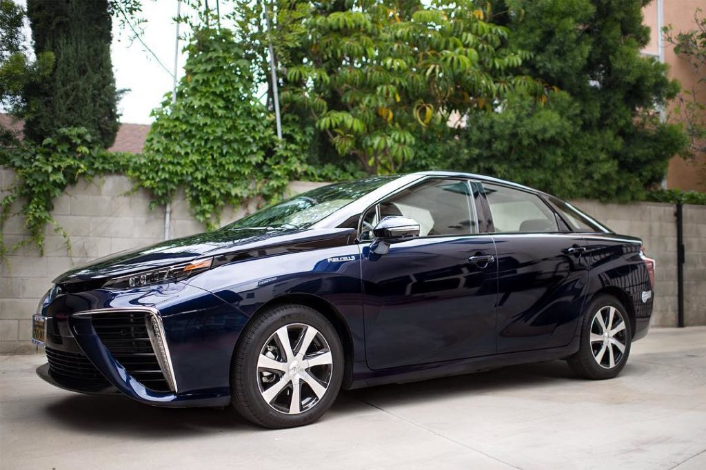 @Toyota: (3/6) One feature of the Mirai that’s particularly entertaining for passengers i…