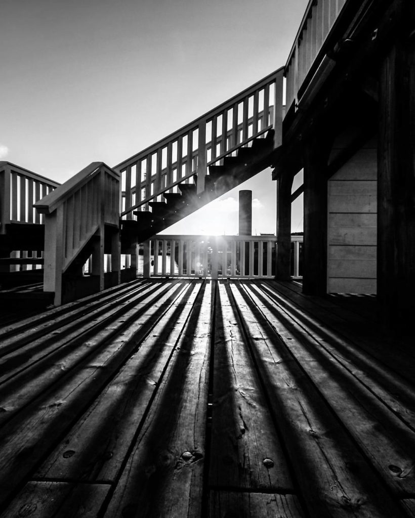 @w.vv.vv: Shot into the sun
#cuxhaven #Germany #trainstation
#blackandwhite #monochrome …