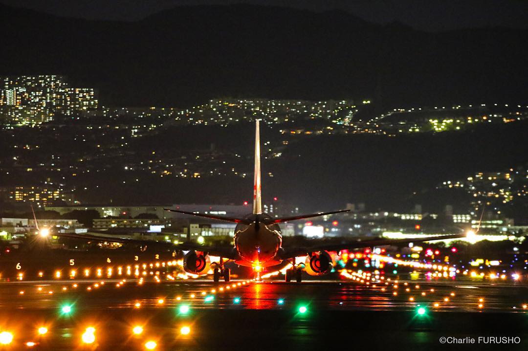 Japan Airline Have A Nice Weekend 夜の空港 夜景 滑走路 光 Japan Airport Lights Nightairport Tra Alo Japan