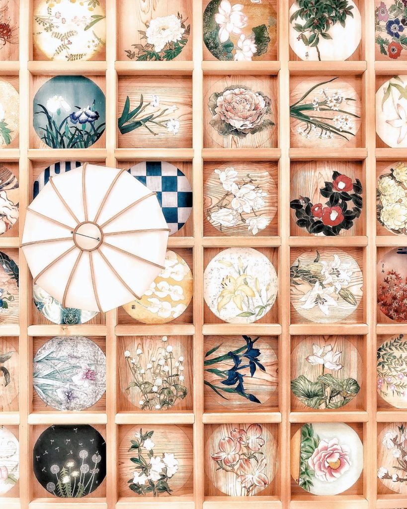 @Japan Airline: .
In the guest house of the temple, an entire world of dreams and color can be d…