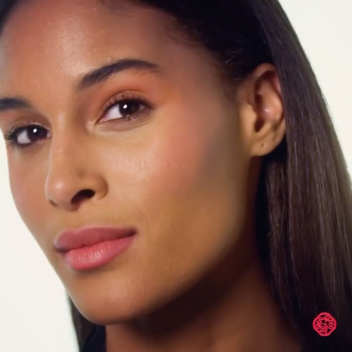@SHISEIDO: Watch EMEA Color Artist @gregoris make supermodel @cindybruna blush using Mini…