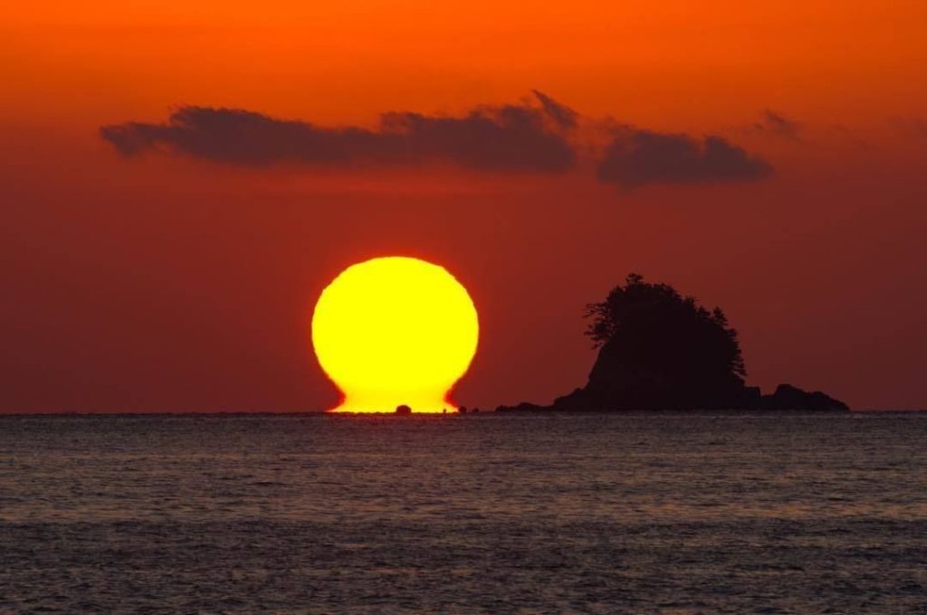 @Visit Japan: What an amazing #omegasunrise! Come to Minami to witness this stunning winter mi…