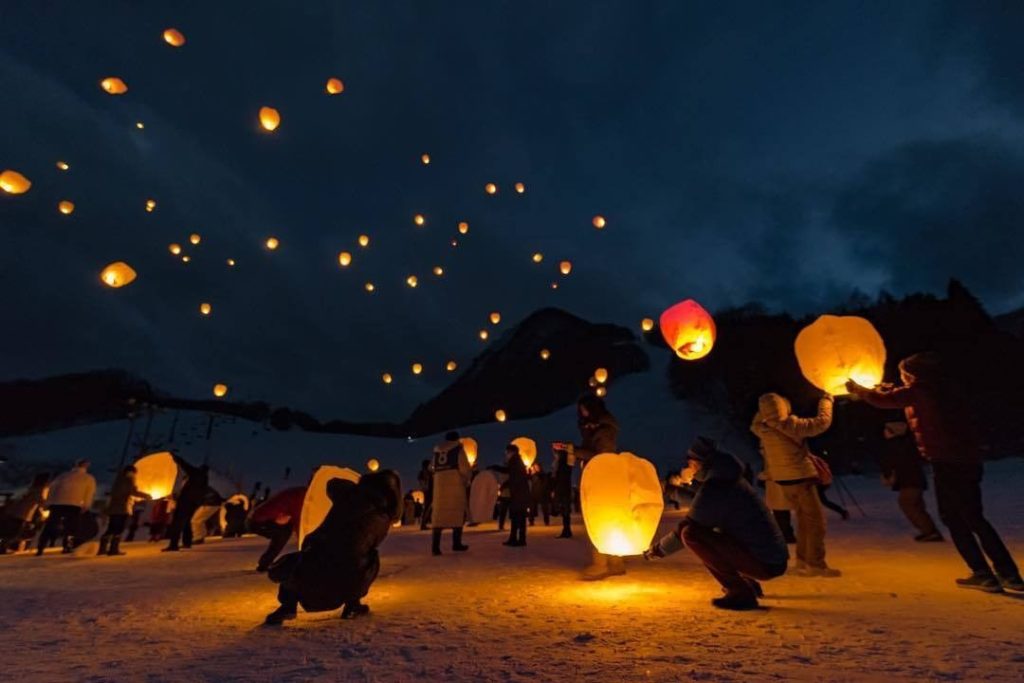 @Visit Japan: Spend a fantastic night at the #skylantern festival held at #NamariOnsen Ski Res…