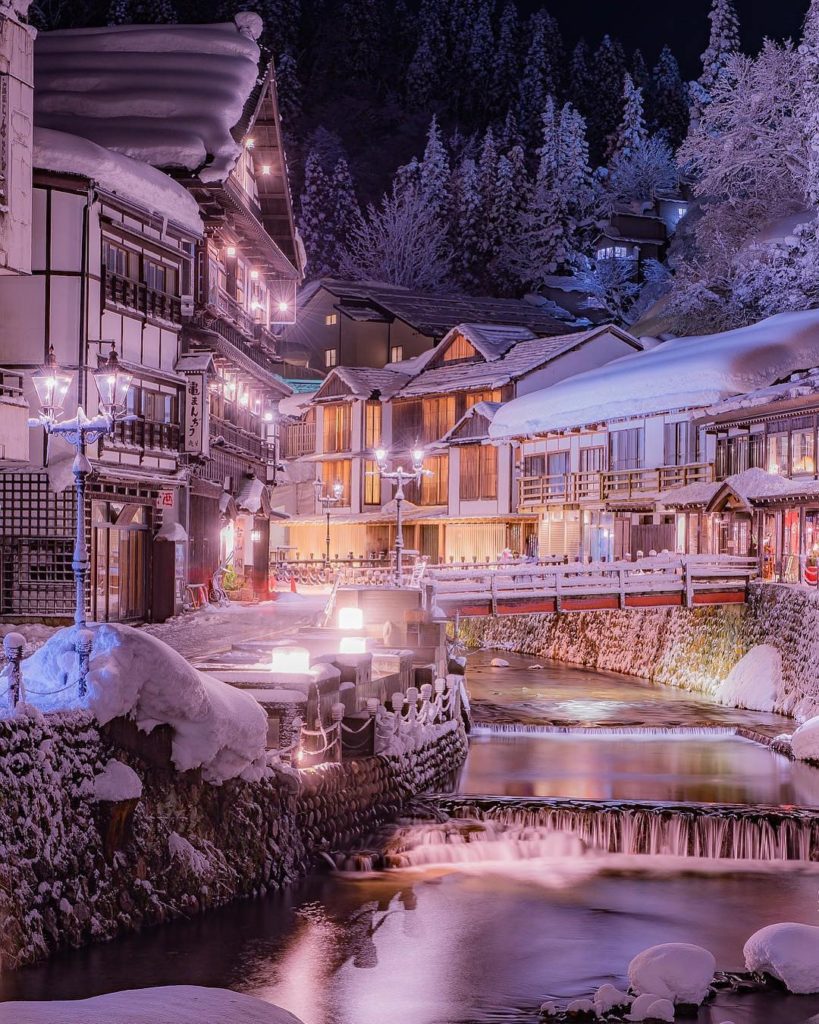 @Japan Travel: Winter time calls for onsen visits, and @sanga3 chose the magical Ginzan Onsen i…