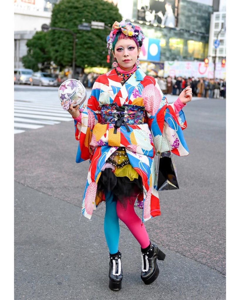 @Tokyo Fashion: We ran into 6%DOKIDOKI staffer Eriko Tsubaki (@nyoirinkannon) on the street in S…