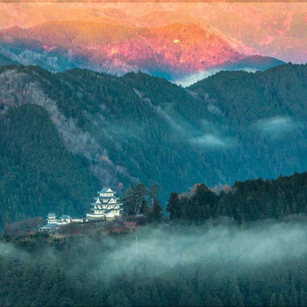 @Japan Travel: Come over to Gujo Hachiman Castle where you can see a beautiful view of the vall…