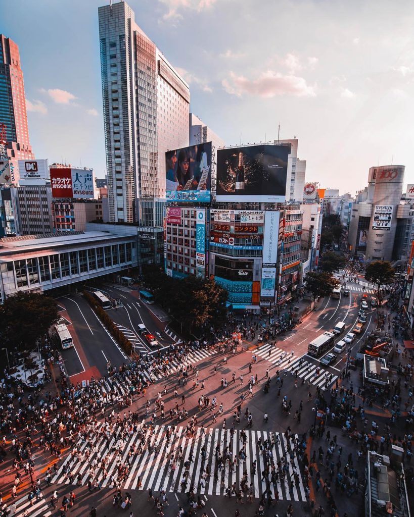 @Japan Travel: Hands up if you’ve walked past here at least 10 times for a photo ! The world’s …