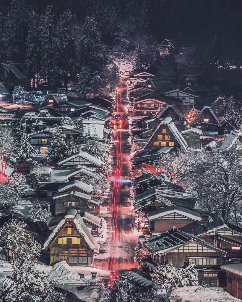 @Japan Travel: It’s the perfect time to visit #Shirakawago if you want to see snow huts ! @chor…