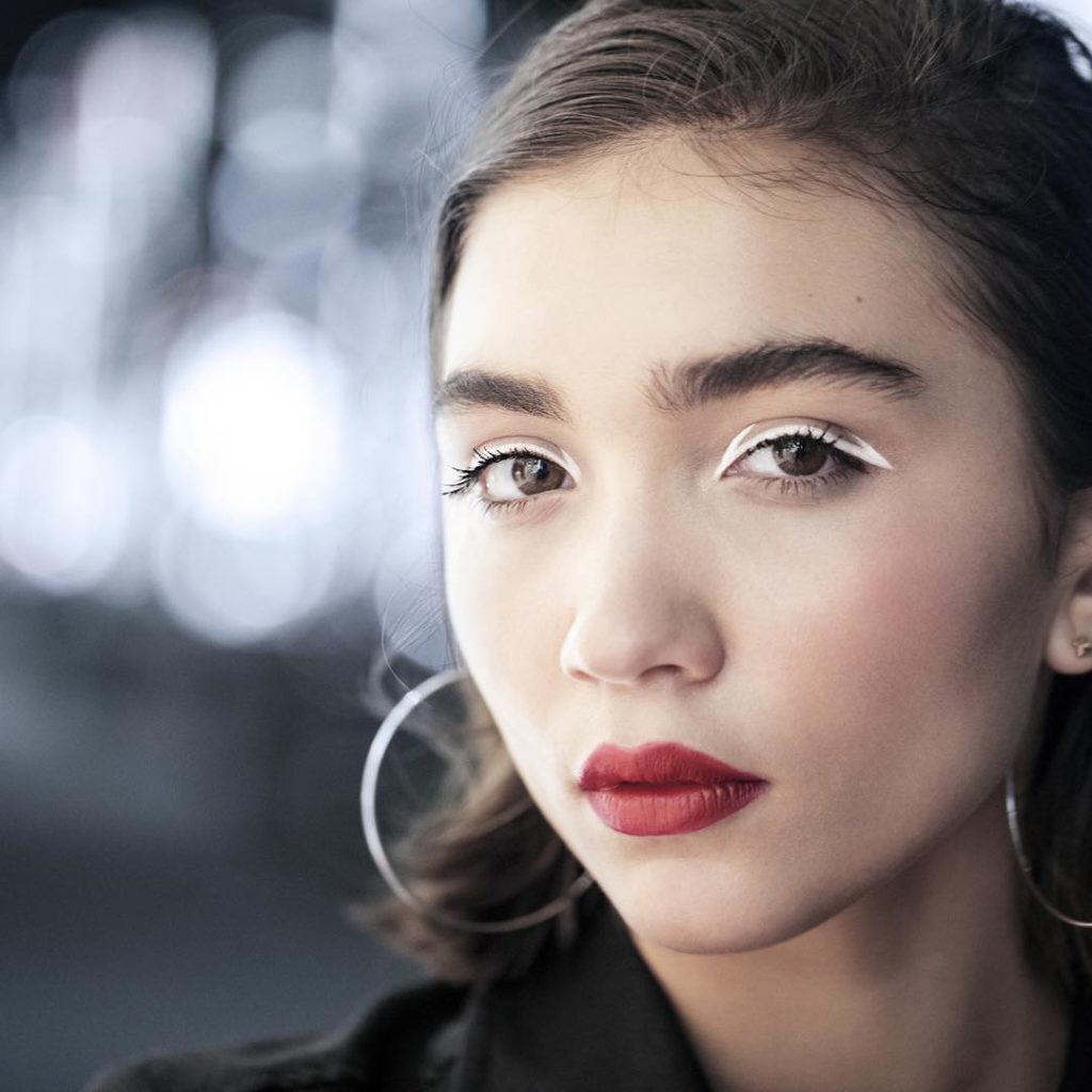 @SHISEIDO: Try something unexpected. Juxtapose classic red lips and lush, inky lashes with …