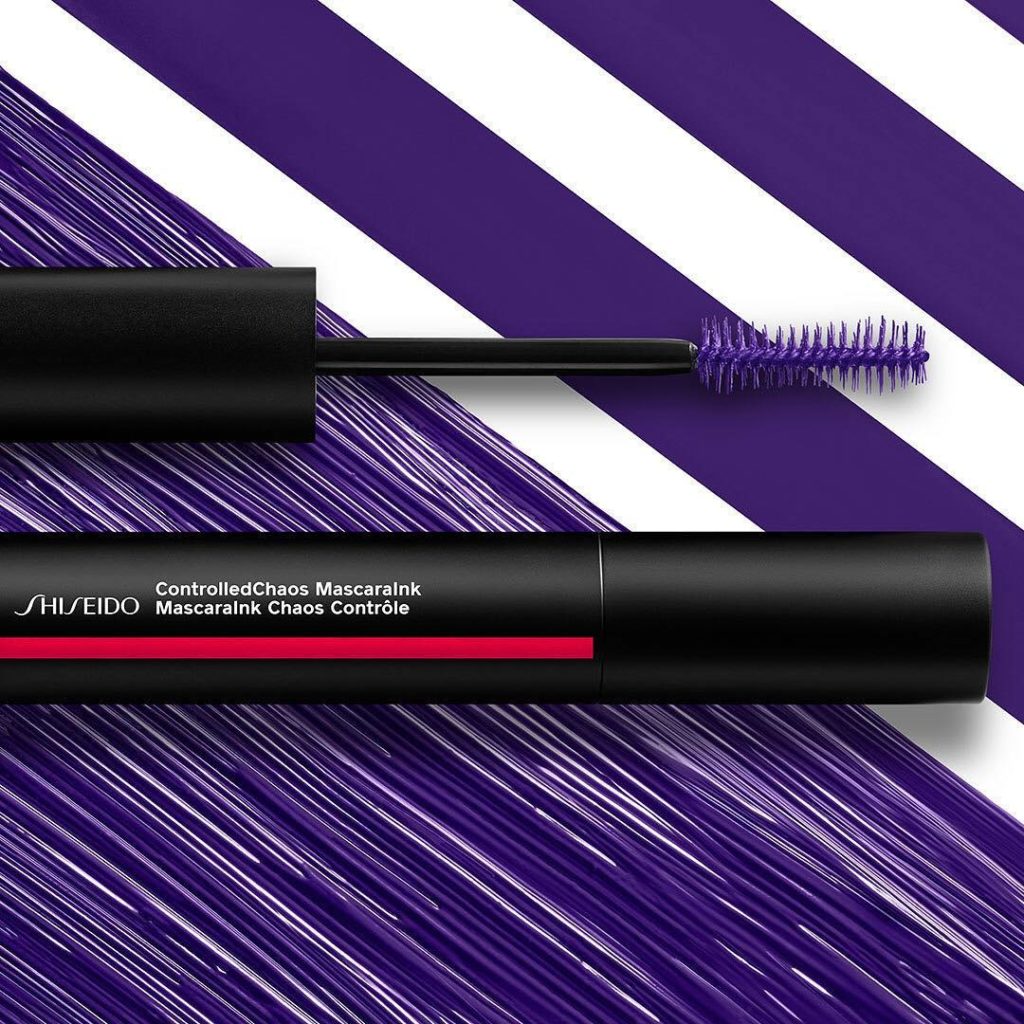 Take lashes from dull to dramatic with a single swipe of ControlledChaos Mascara...