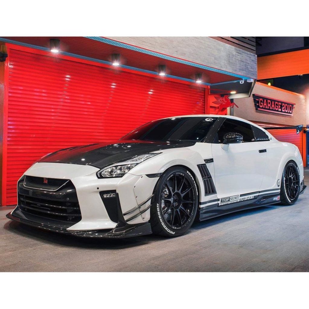 Nobody puts Godzilla in the garage! 
Photo @chadbeephotography .
.
.
.
Follow th...