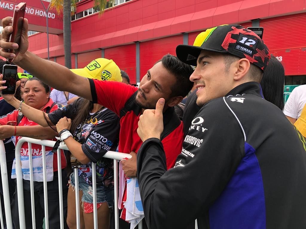 Such a classy guy! Even after a disappointing end to the Argentina GP, @maverick...
