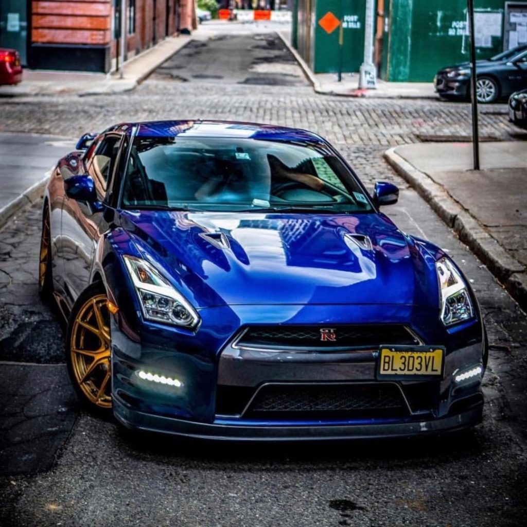Waiting for the green light... #MondayMotivation #OMGTR #NissanGTR : @vincent_pe...