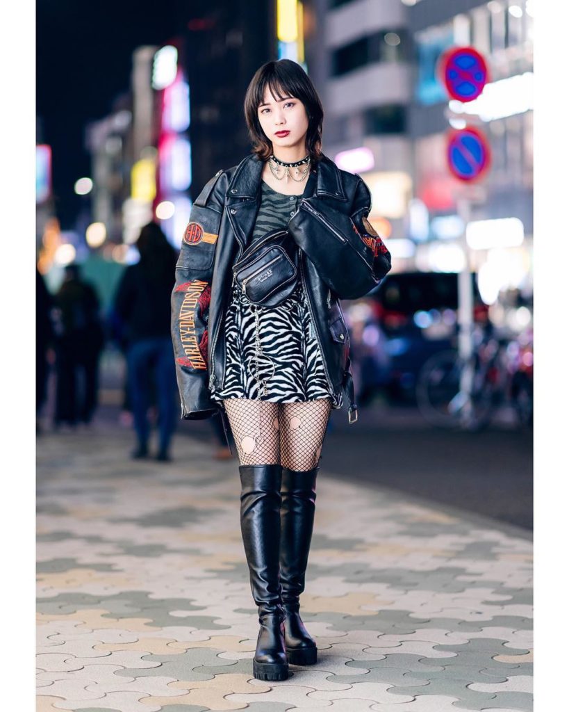 Tokyo Fashion: 19-year-old Japanese student Yuri (@notpinkpink) on the street in Harajuku wea… 19-year-old Japanese student Yuri (@_notpinkpink_) on the street in Harajuku wea...