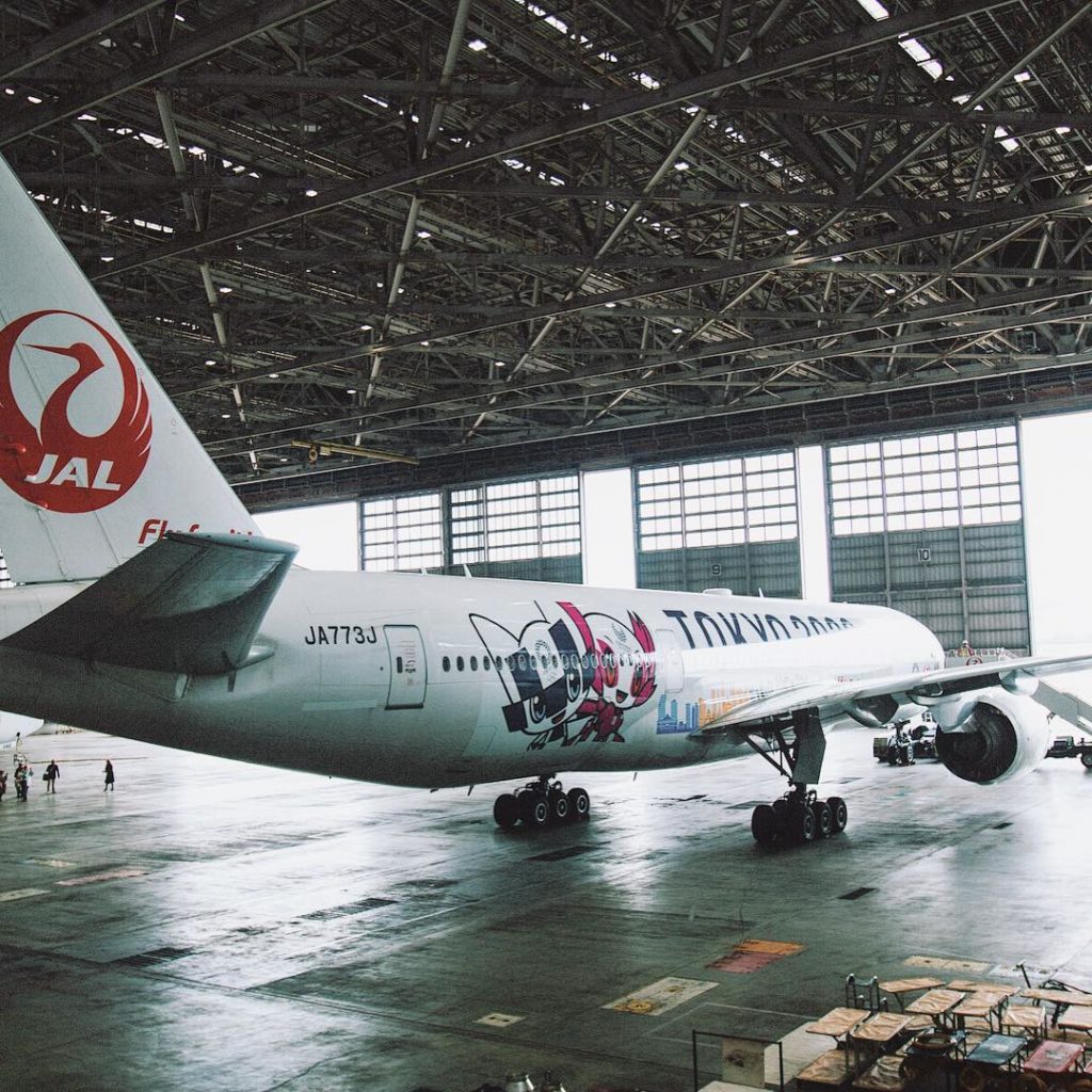 Introducing a specially designed aircraft by @japanairlines_jal  
Take to the sk...