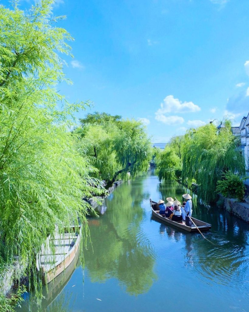 Visit Japan: Get on board a riverboat and enjoy the atmospheric scenery along the #KurashikiR… Get on board a riverboat and enjoy the atmospheric scenery along the #KurashikiR...