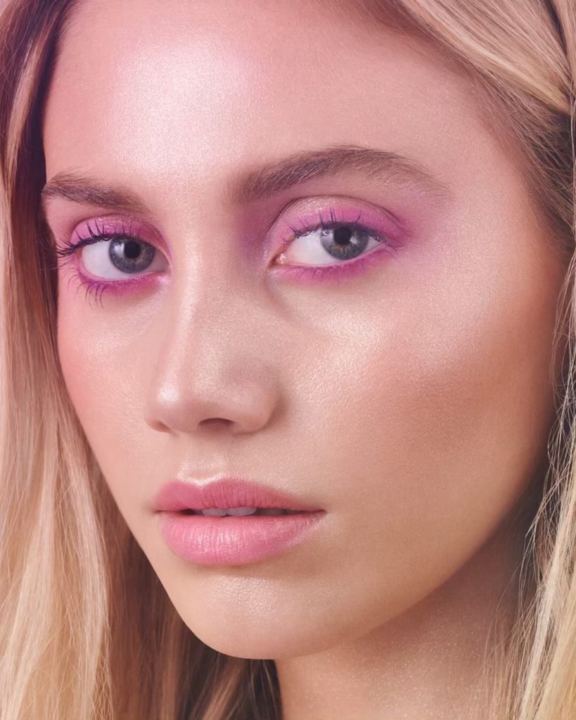 SHISEIDO: Double down on lilac like North America Color Artist @lotstar. Outline eyes with… Double down on lilac like North America Color Artist @lotstar. Outline eyes with...