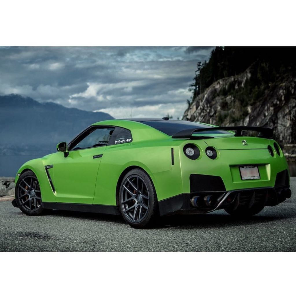 Green for go!  Photo @neema_d_ .
.
.
.
Follow the Crew:  @Nissan_GTR_Lovers
@Clu...