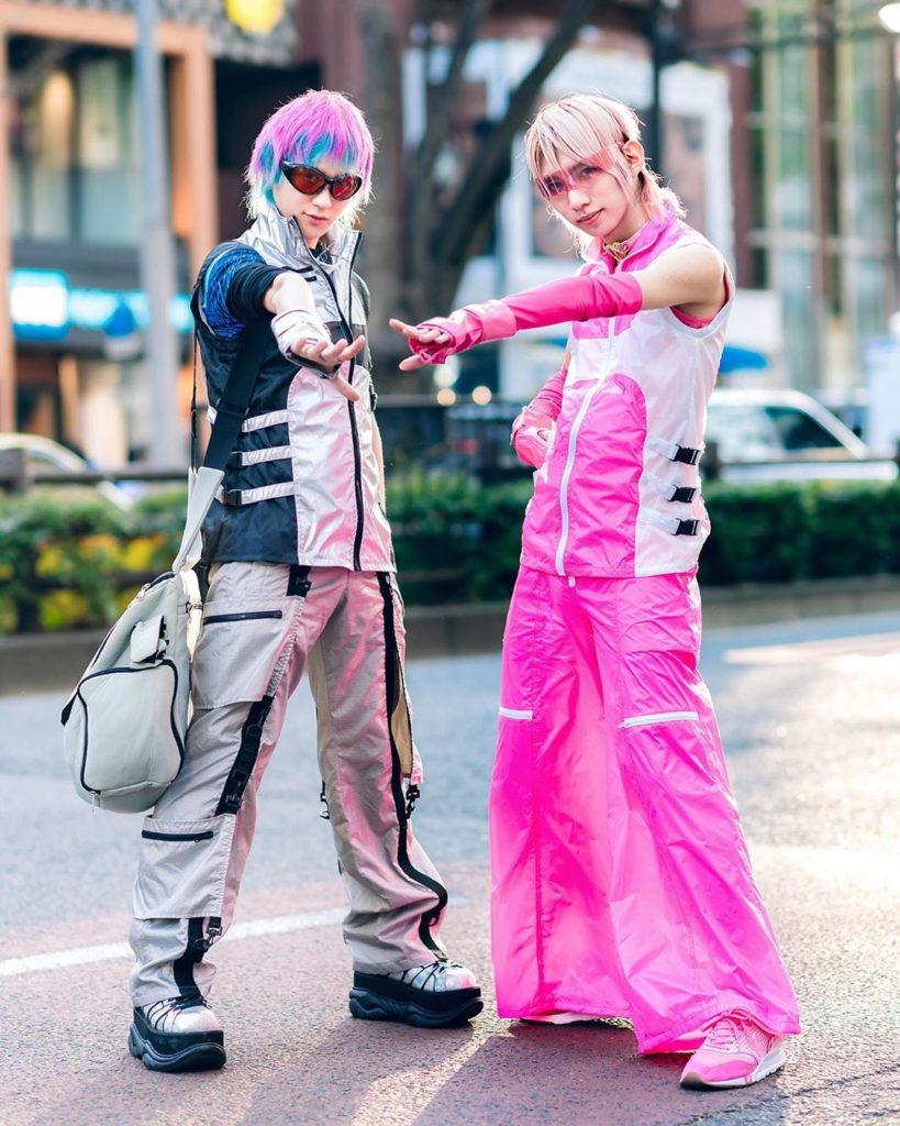 Popular Japanese artist/mangaka Bisuko Ezaki (@5623v) and designer Atch (@achimo...