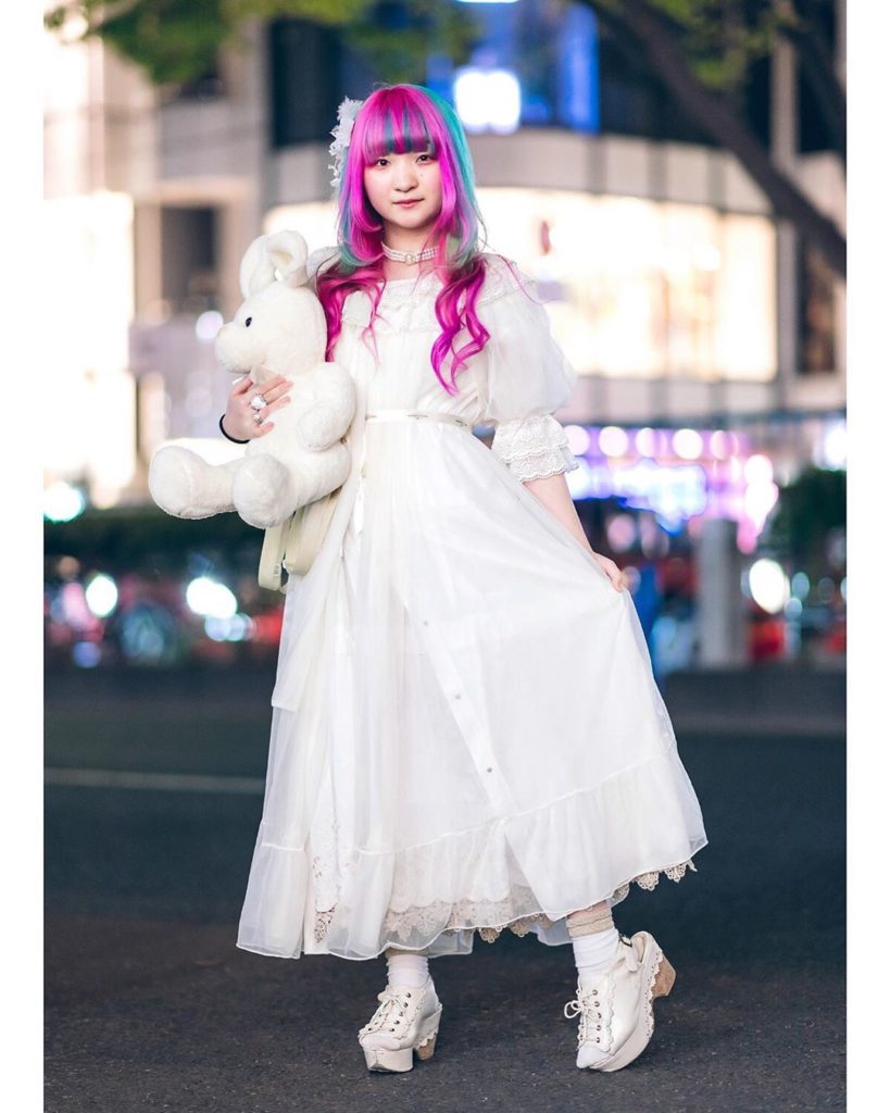 19-year-old Japanese student Asotama (@pitama_3215) - a big fan of the band Dog ...