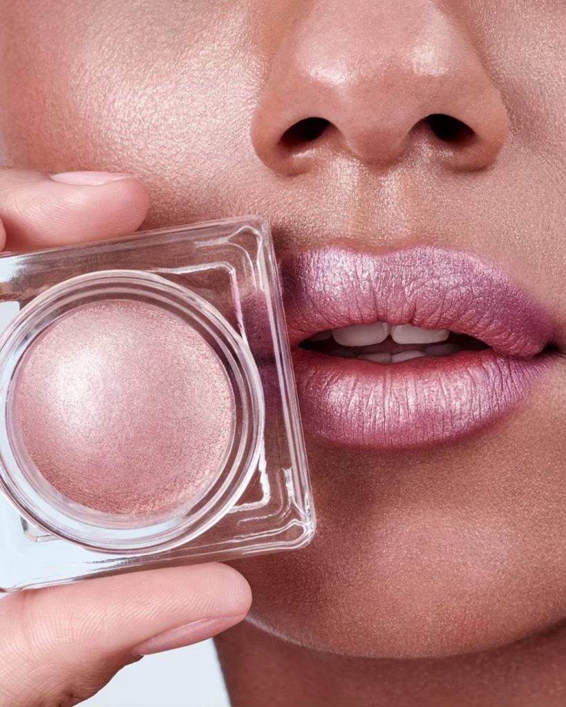 SHISEIDO: Use Aura Dew in Cosmic as an ultra-luxe lip topcoat like North America Color Art… Use Aura Dew in Cosmic as an ultra-luxe lip topcoat like North America Color Art...