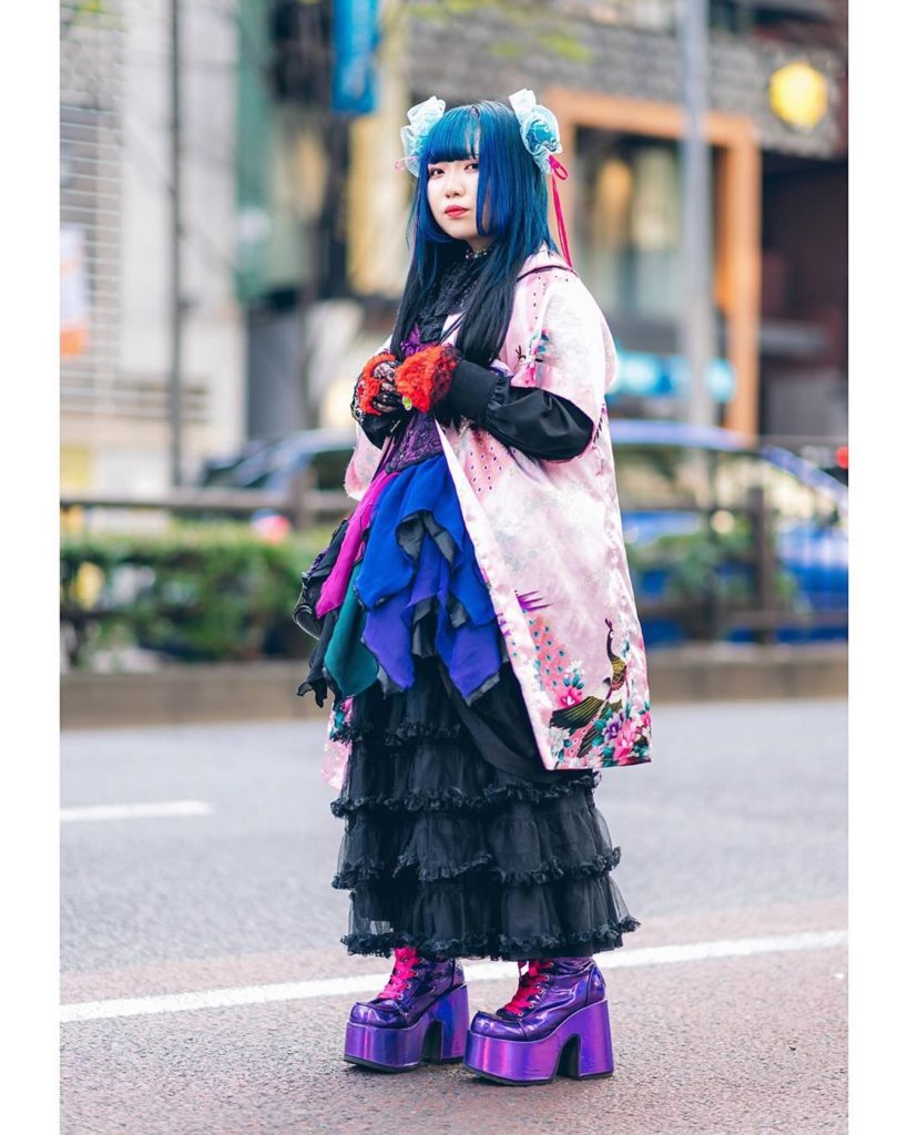 20-year-old Japanese student Junna (@curejunna_milky) on the street in Harajuku ...