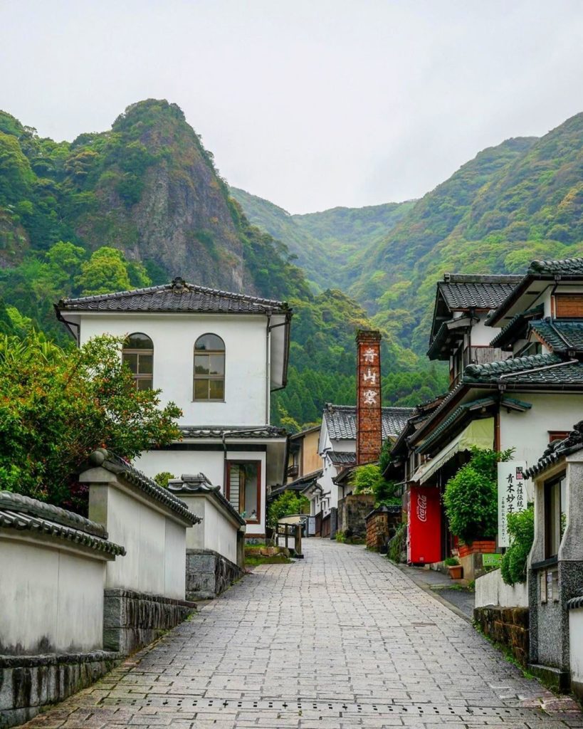 Japan Travel: The village of Okawachiyama in Saga Prefecture is a dream for pottery lovers, an… The village of Okawachiyama in Saga Prefecture is a dream for pottery lovers, an...