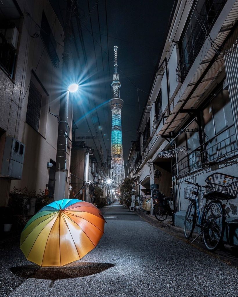 Somewhere, over the rainbow... Pairing a rainbow umbrella with Tokyo Skytree dec...