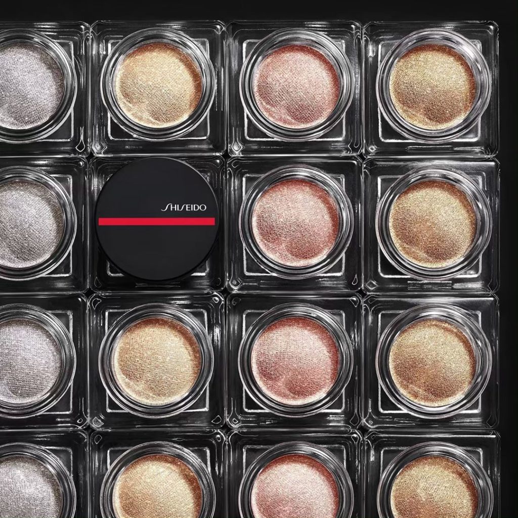 Glow from lips to lashes and beyond with Aura Dew. Apply this weightless formula...