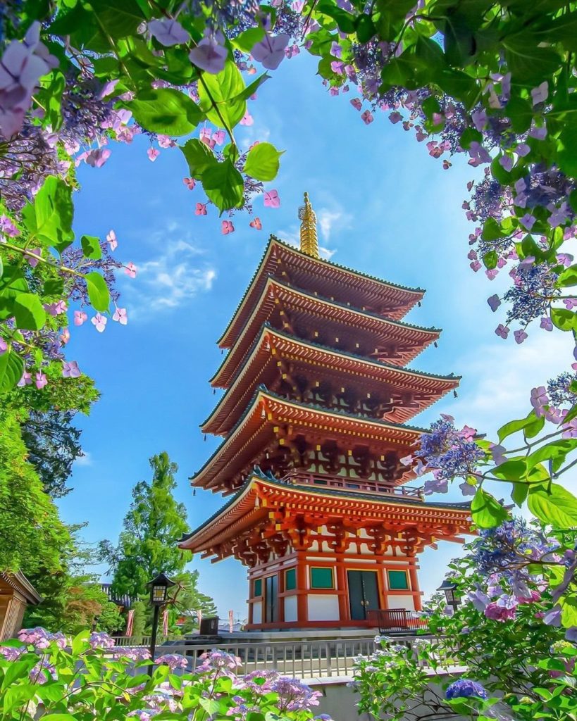 When Mother Nature creates the perfect frame, you really ought to take advantage...