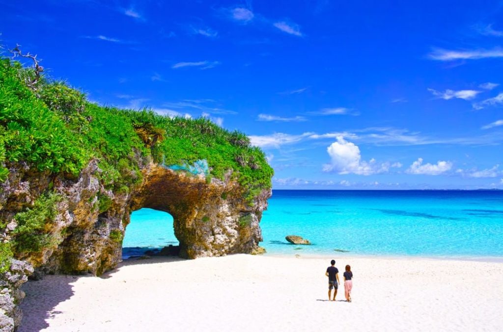 Beach season has begun in Japan! Celebrate by heading to picture-perfect Sunayam...